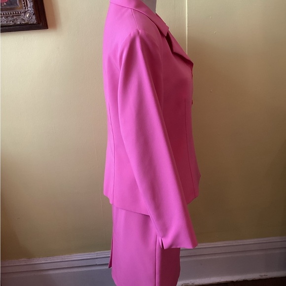 Kasper Pretty Pink 2 Piece Suit Size 8P - Picture 5 of 16